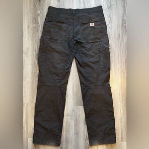 Grey Carhartt relaxed fit pants
Ask questions! Fast responses!